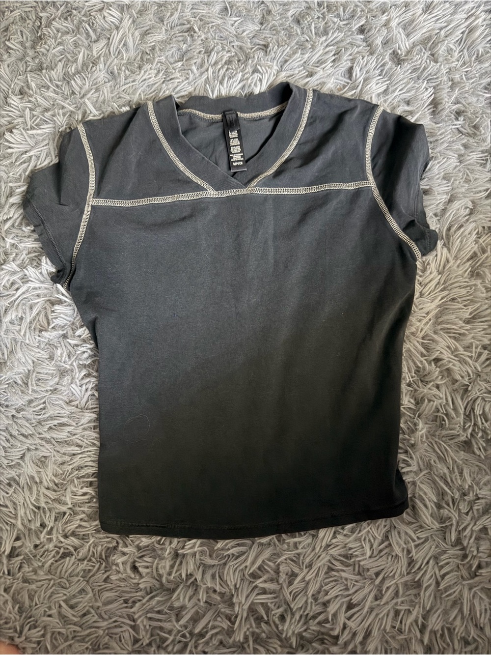 Skims Women's Black Short-Sleeve V-Neck Top with Contrast Stitching